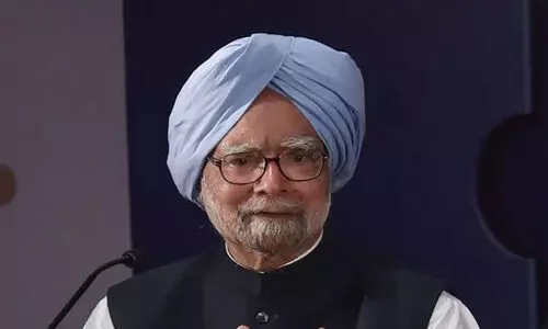 നോ​ട്ടു​നി​രോ​ധ​നം: തൊ​ഴി​ലി​ല്ലാ​യ്മ വ​ർ​ധി​പ്പി​ച്ചു, അ​സം​ഘ​ടി​ത മേ​ഖ​ല​ ത​ക​രാ​റി​ലാ​ക്കി -മൻമോഹൻ സിങ്