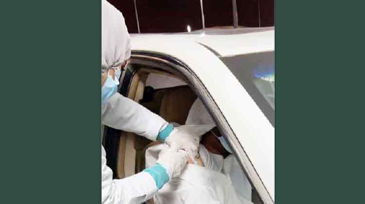 കാറിനകത്തിരുന്നും വാക്സിൻ സ്വീകരിക്കാം കാറിനകത്തിരുന്നും വാക്സിൻ സ്വീകരിക്കാം