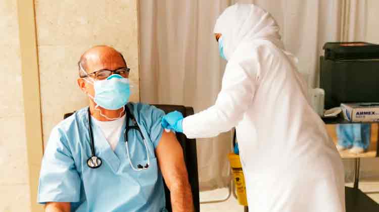 60 വയസ്സിനു മുകളിലുള്ളവർക്ക് കോവിഡ് വാക്സിൻ നൽകിത്തുടങ്ങി 60 വയസ്സിനു മുകളിലുള്ളവർക്ക് കോവിഡ് വാക്സിൻ നൽകിത്തുടങ്ങി