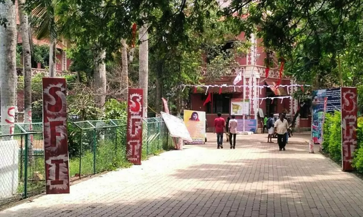 എസ്​.എഫ്​.ഐ നേതാവിന്‍റെ വീട്ടിൽ നിന്ന്​ ഉത്തരക്കടലാസ്​ പിടിച്ചെടുത്ത സംഭവം;  നടപടി നേരിട്ട അധ്യാപകനെ അസോ.​ പ്രഫസറാക്കാൻ നീക്കം