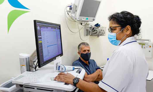 ദുബൈയിൽ കോവിഡ് വാക്സിനേഷൻ കാമ്പയിൻ വിപുലീകരിച്ചു: 40 വയസ്സിന് മുകളിലുള്ള എല്ലാ താമസക്കാർക്കും വാക്സിൻ ദുബൈയിൽ കോവിഡ് വാക്സിനേഷൻ കാമ്പയിൻ വിപുലീകരിച്ചു: 40 വയസ്സിന് മുകളിലുള്ള എല്ലാ താമസക്കാർക്കും വാക്സിൻ