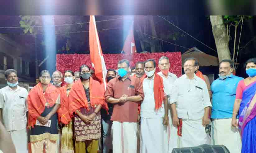 കോ​ൺ​ഗ്ര​സ്, സി.​എം.​പി പ്ര​വ​ർ​ത്ത​ക​രും കു​ടും​ബവും സി.​പി.​​എ​മ്മി​ൽ ചേർന്നു
