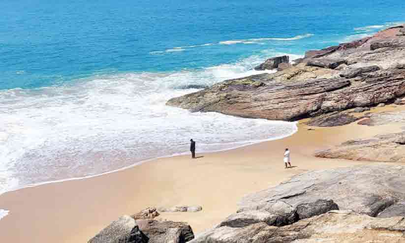 ആഴിമല തീരത്ത്​ അപകടം അരികെ; ര​ണ്ടു​മാ​സ​ത്തി​നി​ടെ പൊ​ലി​ഞ്ഞ​ത് മൂ​ന്ന് ജീ​വ​നു​ക​ൾ