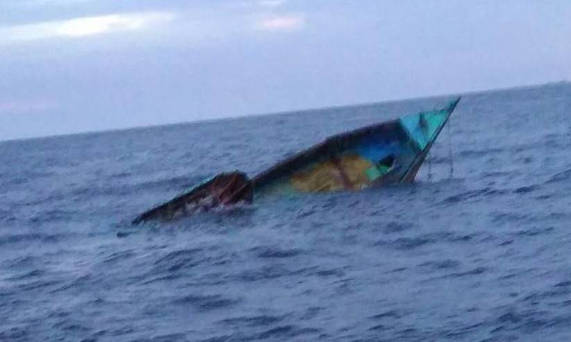 boat crash boat crash