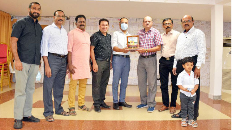 വി.കെ. റഊഫിന് പത്തനംതിട്ട ജില്ലസംഗമം യാത്രയയപ്പ് നല്കി വി.കെ. റഊഫിന് പത്തനംതിട്ട ജില്ലസംഗമം യാത്രയയപ്പ് നല്കി