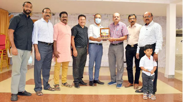 വി.കെ. റഊഫിന് പത്തനംതിട്ട ജില്ലസംഗമം യാത്രയയപ്പ് നല്കി വി.കെ. റഊഫിന് പത്തനംതിട്ട ജില്ലസംഗമം യാത്രയയപ്പ് നല്കി