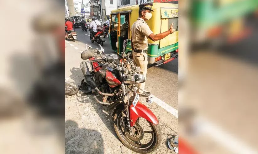 കുരുതിക്കളമായി എളംകുളം