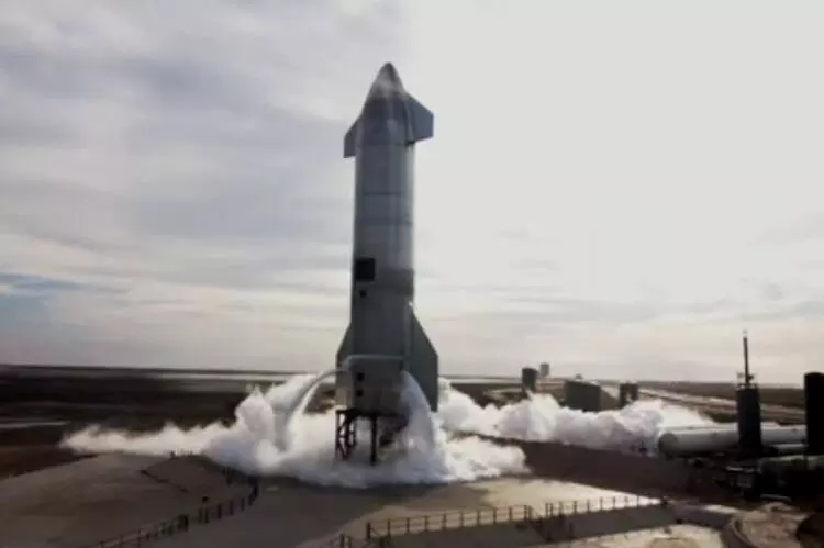 സ്​പേസ്​ എക്​സിന്‍റെ സ്റ്റാർഷിപ്പ്​ ഒടുവിൽ തിരിച്ചിറക്കി; തൊട്ടുപിന്നാലെ പൊട്ടിത്തെറി