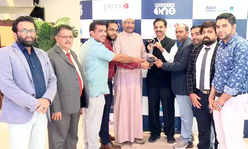 മീ​ഡി​യ​വ​ൺ ബ്രേ​വ് ഹാ​ർ​ട്ട് പു​ര​സ്‌​കാ​രം: സൗ​ദി കേ​ര​ള ഫാ​ർ​മ​സി​സ്​​റ്റ്​ ഫോ​റ​ത്തി​നും യു​നൈ​റ്റ​ഡ് ന​ഴ്സ​സ് അ​സോ​സി​യേ​ഷ​നും കൈ​മാ​റി