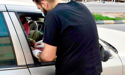 കോ​വി​ഡ് പ്ര​തി​രോ​ധം: കാ​റി​ന​ക​ത്തി​രു​ന്നും വാ​ക്‌​സി​ൻ; കി​ഴ​ക്ക​ൻ പ്ര​വി​ശ്യ​യി​ലും തു​ട​ക്ക​മാ​യി