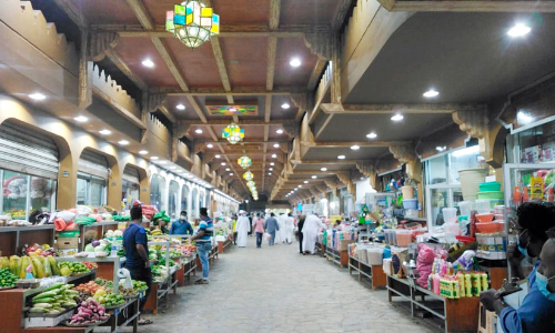 പ​ഴ​മ​യു​ടെ പു​തു​മ​യു​മാ​യി മു​ഖം​മി​നു​ക്കി സീ​ബ്​ സൂ​ഖ്​