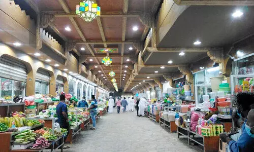 പ​ഴ​മ​യു​ടെ പു​തു​മ​യു​മാ​യി മു​ഖം​മി​നു​ക്കി സീ​ബ്​ സൂ​ഖ്​