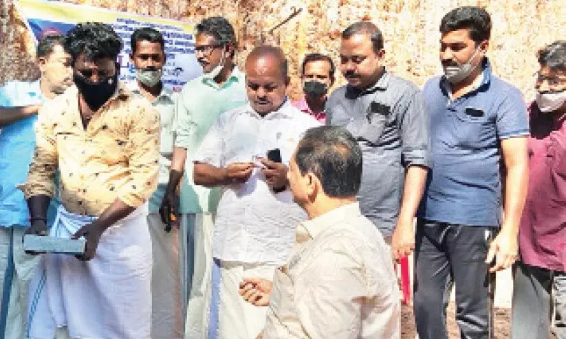 അജ്നയുടെ കുടുംബത്തിന് വീടെന്ന സ്വപ്നം പൂവണിയുന്നു അജ്നയുടെ കുടുംബത്തിന് വീടെന്ന സ്വപ്നം പൂവണിയുന്നു