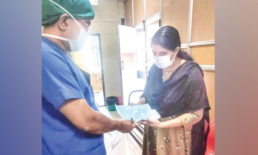 ആശുപത്രി ഫ്രീസറിൽ സൂക്ഷിച്ച തലയോട്ടിയുടെ ഭാഗം വിട്ടുനൽകി; മറ്റൊരു ആശുപത്രിയിൽ ശസ്ത്രക്രിയ ഉടൻ ആശുപത്രി ഫ്രീസറിൽ സൂക്ഷിച്ച തലയോട്ടിയുടെ ഭാഗം വിട്ടുനൽകി; മറ്റൊരു ആശുപത്രിയിൽ ശസ്ത്രക്രിയ ഉടൻ