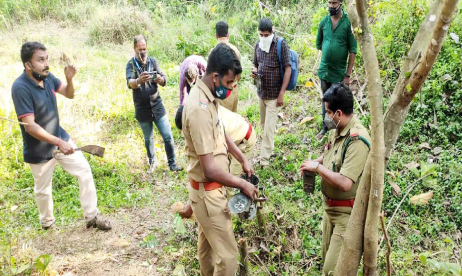 forest-department-placing-camera