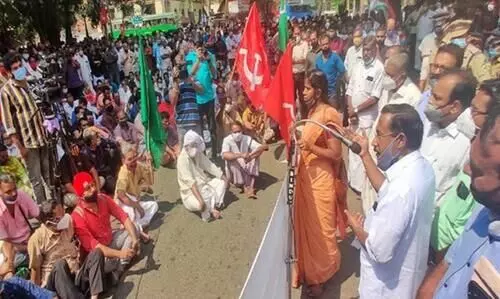 കേന്ദ്ര അന്വേഷണ ഏജന്‍സികളുടെ രാഷ്ട്രീയക്കളിക്കെതിരെ   എൽ.ഡി.എഫിന്‍റെ കസ്റ്റംസ് ഓഫീസ് മാർച്ച്​