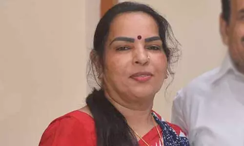 കോടിയേരിയുടെ ഭാര്യയെ കസ്​റ്റംസ് ചോദ്യംചെയ്യും; അടുത്തയാഴ്ച ഹാജരാകാൻ നോട്ടീസ്