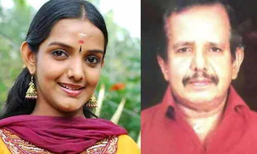 വാ​ഹ​നാ​പകടത്തിൽ മരിച്ച ഗാ​യി​ക മ​ഞ്​​ജു​ഷ​യു​ടെ പി​താ​വ്​ അതേ സ്​കൂട്ടറിൽ സഞ്ചരിക്കവെ പി​ക്​​അ​പ്​ ഇ​ടി​ച്ച്​ മ​രി​ച്ചു