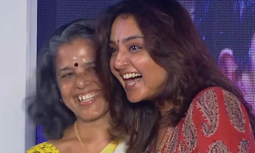 manju warrier with her mother