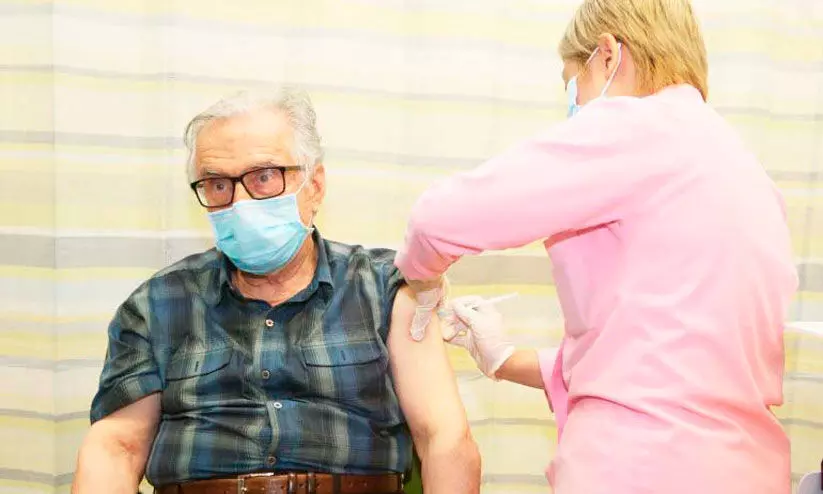 കോവിഡ് വാക്സിൻ രണ്ടാംഡോസ് സ്വീകരിച്ചയുടൻ ഖത്തർ വിടാം കോവിഡ് വാക്സിൻ രണ്ടാംഡോസ് സ്വീകരിച്ചയുടൻ ഖത്തർ വിടാം