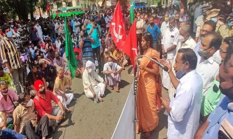 കേന്ദ്ര അന്വേഷണ ഏജന്‍സികളുടെ രാഷ്ട്രീയക്കളിക്കെതിരെ   എൽ.ഡി.എഫിന്‍റെ കസ്റ്റംസ് ഓഫീസ് മാർച്ച്​