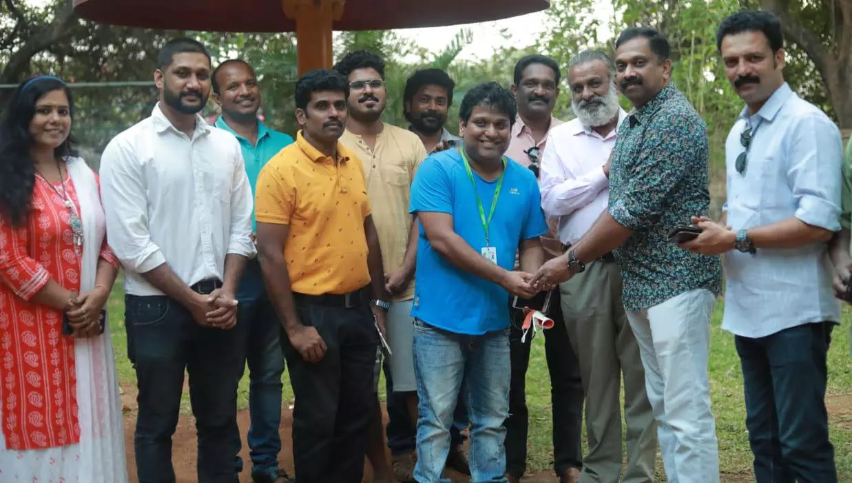 ഇവിടെ ഓഡിയോ റിലീസ് ചെയ്ത് വിപിൻ ആറ്റ്ലി ഇവിടെ ഓഡിയോ റിലീസ് ചെയ്ത് വിപിൻ ആറ്റ്ലി