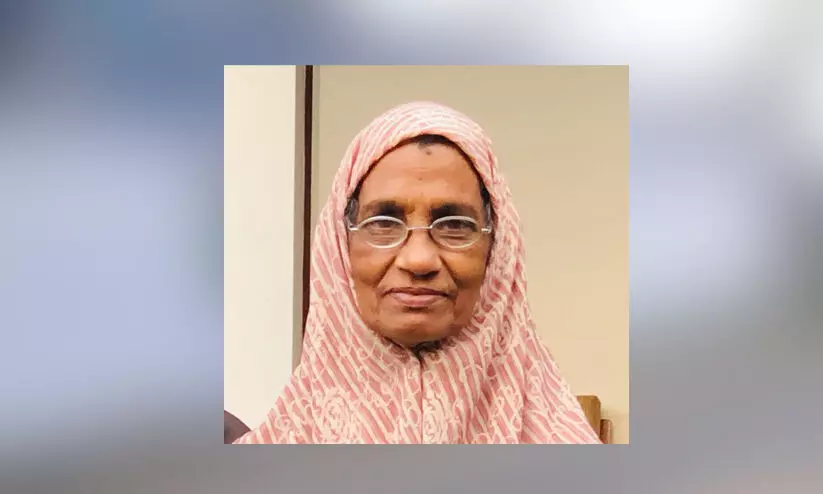 മീഡിയവൺ സി.ഇ.ഒ മുഹമ്മദ് റോഷന്റെ മാതാവ് സുഹറ നിര്യാതയായി മീഡിയവൺ സി.ഇ.ഒ മുഹമ്മദ് റോഷന്റെ മാതാവ് സുഹറ നിര്യാതയായി