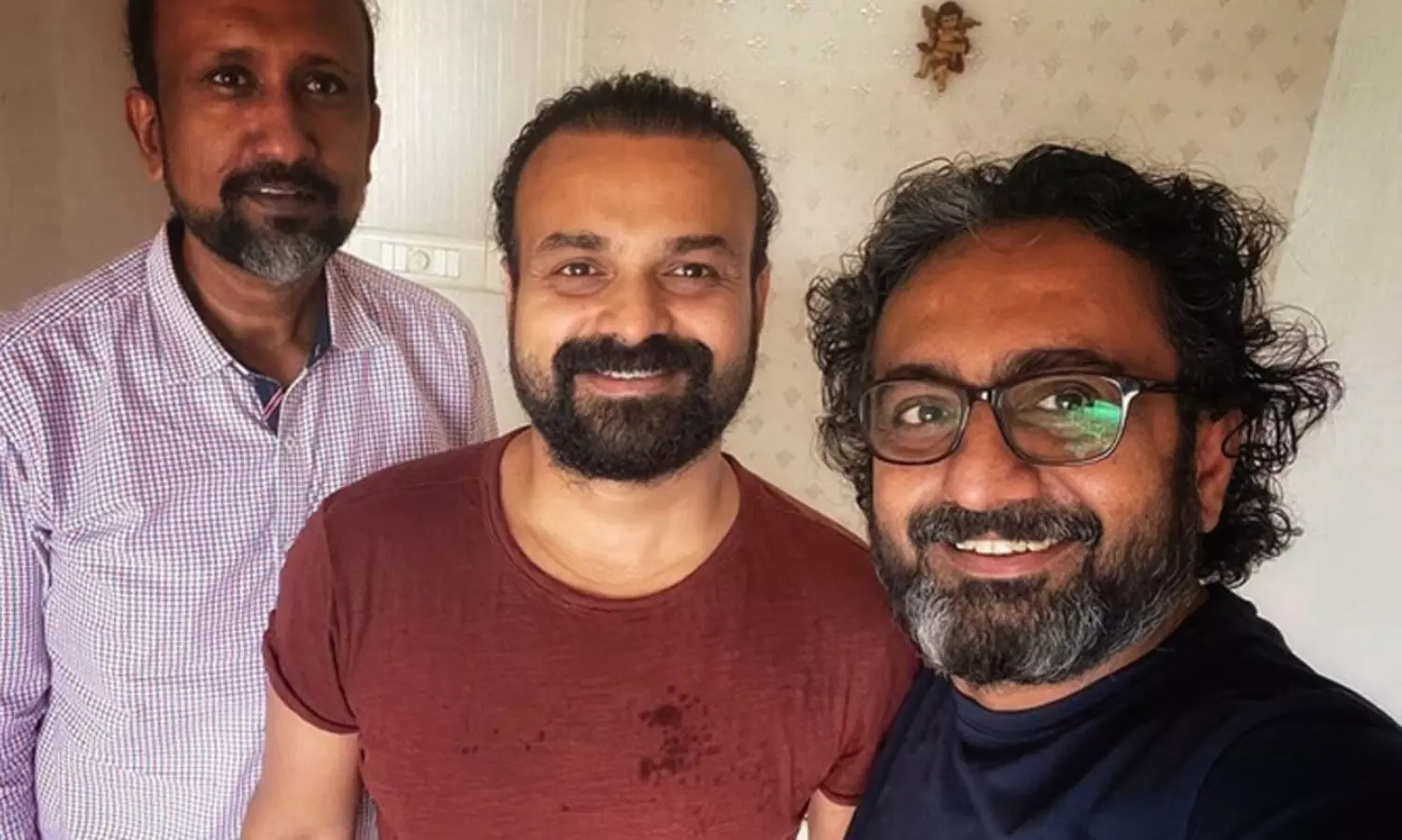 ന്നാ.. താൻ കേസ്​ കൊട്​ എന്ന്​ ചാക്കോച്ചൻ; കൂടെ ആഷിഖ്​​ അബുവും