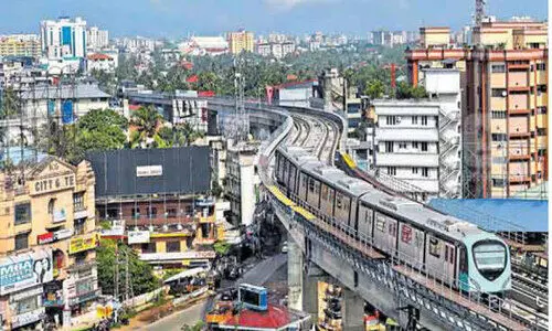 രാഷ്ട്രീയ പ്രകമ്പനങ്ങളുടെ പ്രഭവകേന്ദ്രമായി കൊച്ചി രാഷ്ട്രീയ പ്രകമ്പനങ്ങളുടെ പ്രഭവകേന്ദ്രമായി കൊച്ചി