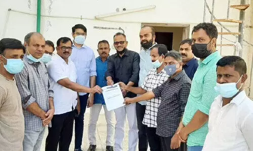 വിമാന ടിക്കറ്റ് നൽകി വിമാന ടിക്കറ്റ് നൽകി