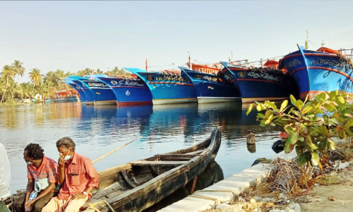 മത്സ്യസമ്പത്ത്​ കുറഞ്ഞു; കടലോരം വറുതിയിൽ   ബോ​ട്ടി​റ​ക്കാ​തെ തൊ​ഴി​ലാ​ളി​ക​ൾ