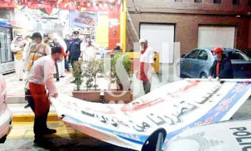 ക​ർ​ഫ്യൂ​വി​നെ​തി​രെ ബാ​ന​ർ സ്ഥാ​പി​ച്ച് റ​സ്​​റ്റാ​റ​ൻ​റ് ഉ​ട​മ