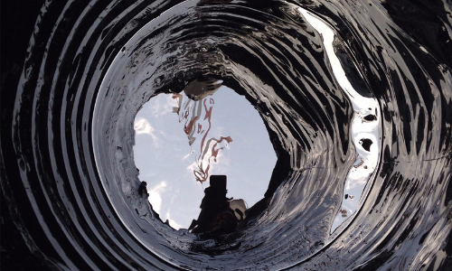 കളിക്കുന്നതിനിടയിൽ പെൺകുട്ടി ടാര്‍ വീപ്പയില്‍ വീണു: ക​ഴു​ത്തോ​ളം ടാ​റി​ല്‍ മു​ങ്ങി​യ കുട്ടിയെ രക്ഷിച്ച്​  ഫയർഫോഴ്​സ്​