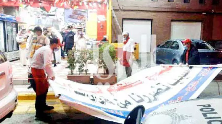 കർഫ്യൂവിനെതിരെ ബാനർ സ്ഥാപിച്ച് റസ്റ്റാറൻറ് ഉടമ കർഫ്യൂവിനെതിരെ ബാനർ സ്ഥാപിച്ച് റസ്റ്റാറൻറ് ഉടമ