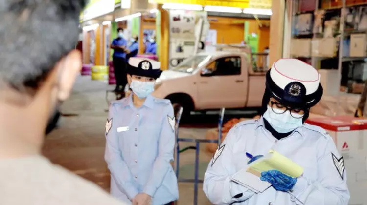 മാ​സ്​​ക്​ ധ​രി​ക്കാ​ത്ത​തി​ന്​ 55,753 കേ​സു​ക​ൾ