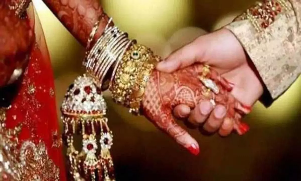 Mumbai Woman Cons 73-Year-Old Man with Mumbai Woman Cons 73-Year-Old Man with