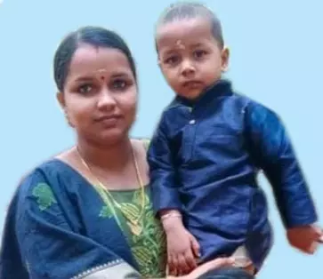 മാതാവും പിഞ്ചുകുഞ്ഞും ട്രെയിൻ തട്ടി മരിച്ച നിലയിൽ മാതാവും പിഞ്ചുകുഞ്ഞും ട്രെയിൻ തട്ടി മരിച്ച നിലയിൽ