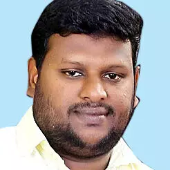 വാ​ഹ​നാ​പ​ക​ട​ത്തി​ൽ പ​രി​ക്കേ​റ്റ യു​വാ​വ് മ​രി​ച്ചു