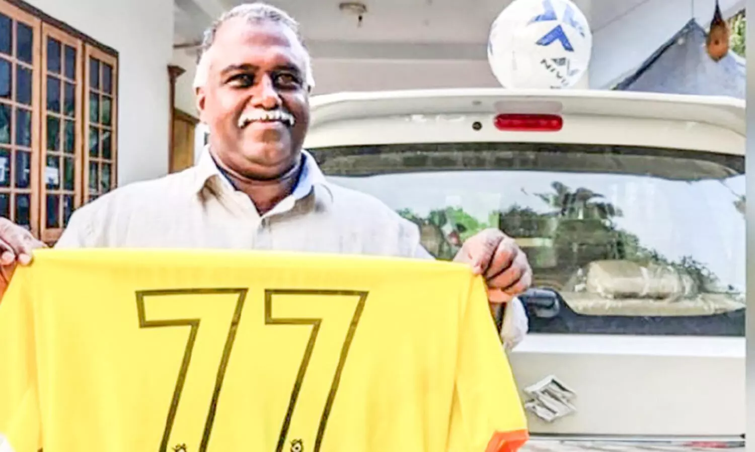 അറക്കുളത്തി​െൻറ ഈപ്പച്ചൻ സാർ ​ഗ്രൗണ്ട്​ വിടില്ല