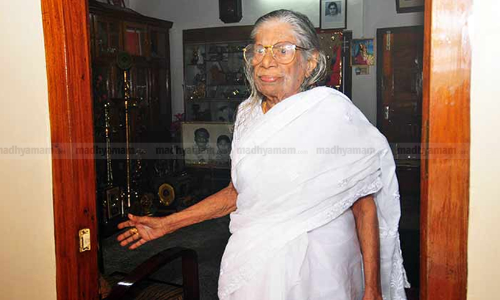 ഒ​​രേ​​യൊ​​രു ഗൗ​​രി​​യ​​മ്മ