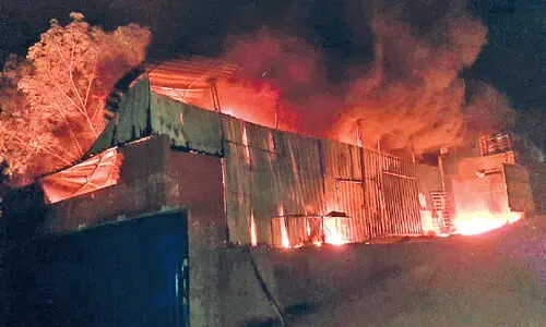 സോ​പ്പു​പൊ​ടി നി​ർ​മാ​ണ യൂ​നി​റ്റി​ൽ തീ​പി​ടി​ത്തം