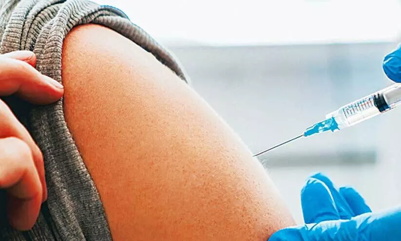 അനർഹർ വാക്സിൻ സ്വീകരിച്ചു,  പ്രോ​േട്ടാകോൾ നോക്കിയില്ല