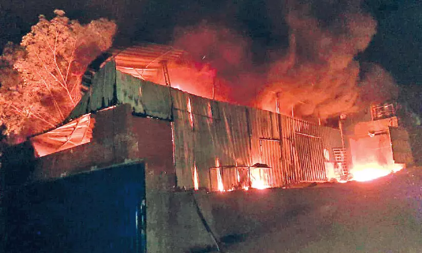 സോ​പ്പു​പൊ​ടി നി​ർ​മാ​ണ യൂ​നി​റ്റി​ൽ തീ​പി​ടി​ത്തം