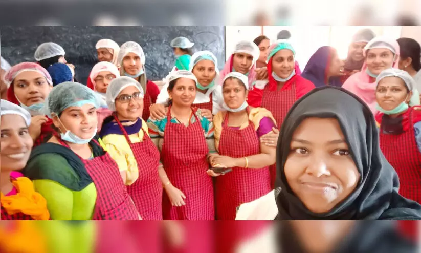 കേക്കുകൊണ്ട് കുടുംബം പോറ്റിയ 35 സ്ത്രീകൾ കേക്കുകൊണ്ട് കുടുംബം പോറ്റിയ 35 സ്ത്രീകൾ