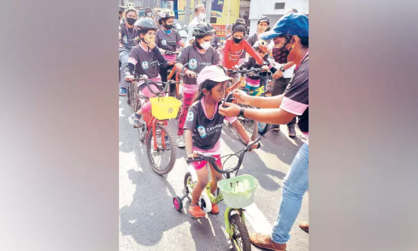 കണ്ണൂരിൽ ഇനി പിങ്ക് റൈഡേഴ്സ് നിറയും കണ്ണൂരിൽ ഇനി പിങ്ക് റൈഡേഴ്സ് നിറയും
