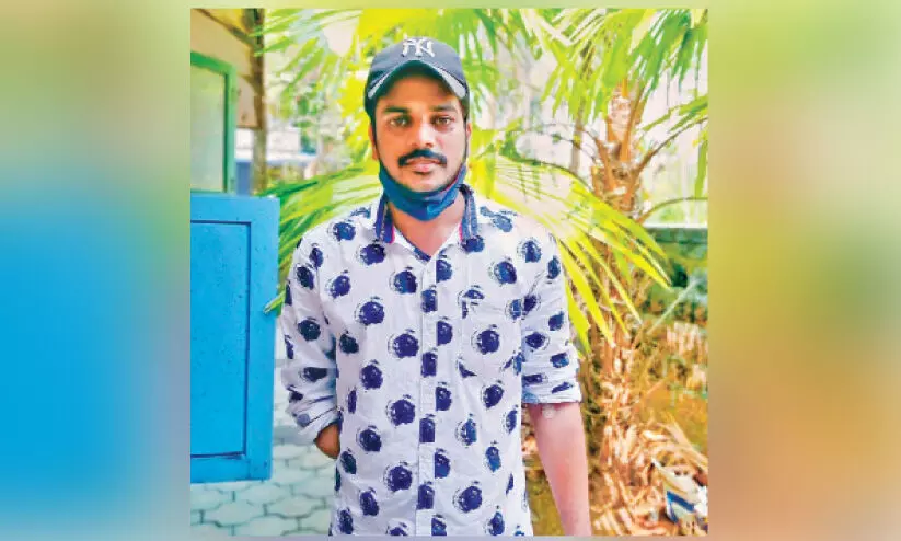 സഹായം ചെയ്യാതെ പറ്റില്ല; രക്തദാനത്തിനായ് രജീഷ് എത്തി സഹായം ചെയ്യാതെ പറ്റില്ല; രക്തദാനത്തിനായ് രജീഷ് എത്തി