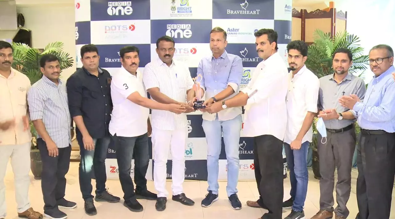 ജിദ്ദ ബഖാല കൂട്ടായ്മക്കും യാംബു മലയാളി അസോസിയേഷനും മീഡിയവൺ ബ്രേവ്ഹാർട് പുരസ്കാരം സമ്മാനിച്ചു ജിദ്ദ ബഖാല കൂട്ടായ്മക്കും യാംബു മലയാളി അസോസിയേഷനും മീഡിയവൺ ബ്രേവ്ഹാർട് പുരസ്കാരം സമ്മാനിച്ചു