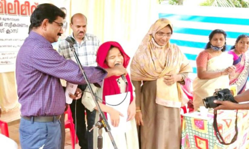 ayisha sanha reading her petition prepared in braille script