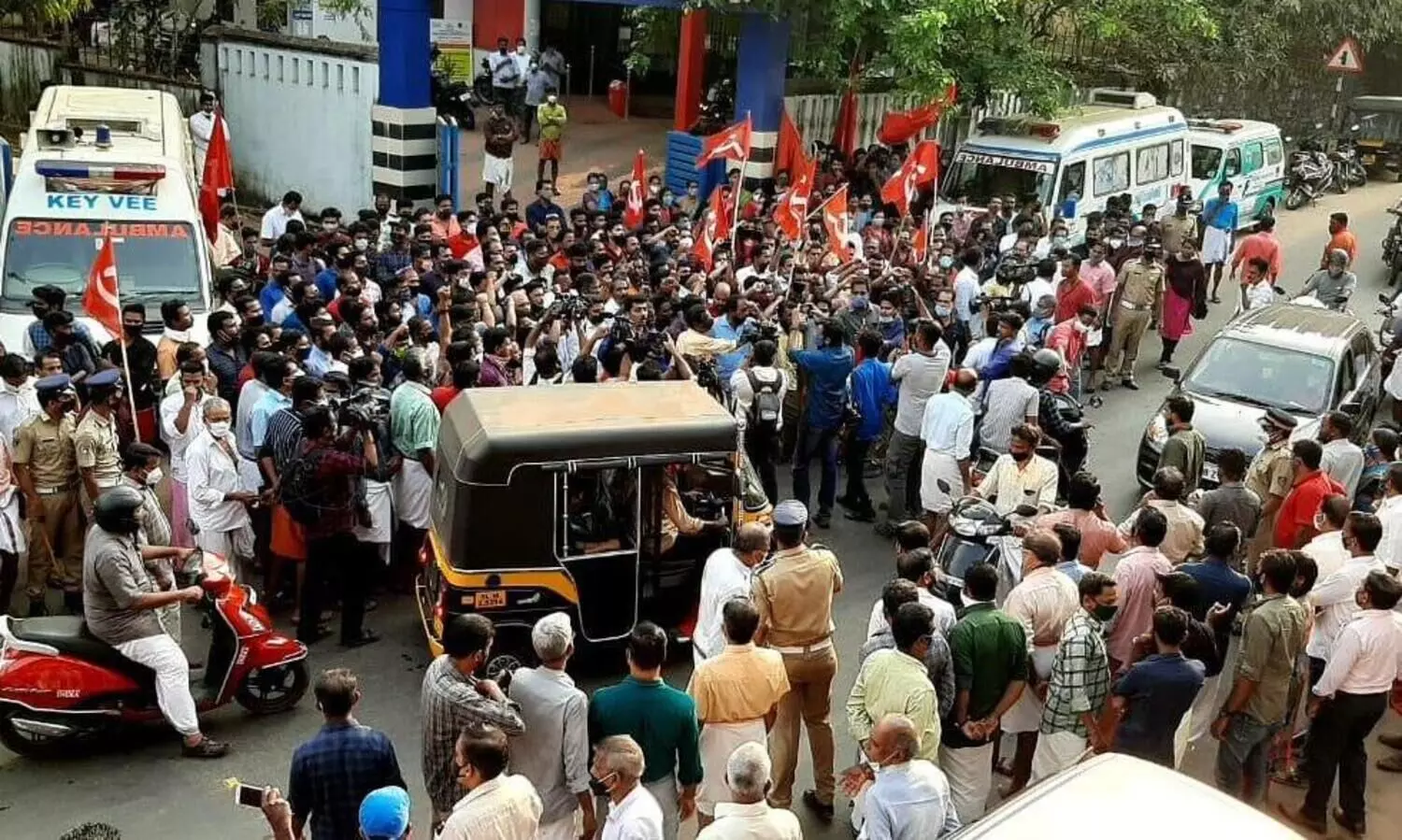 കുറ്റ്യാടിയിൽ അണപൊട്ടി പ്രതിഷേധം; സി.പി.എം പ്രവർത്തകർ വീണ്ടും തെരുവിൽ