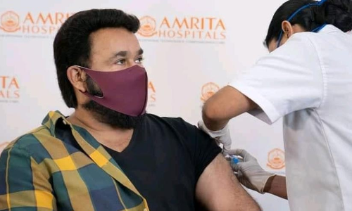 എല്ലാവരും വാക്സിനേഷനിൽ പങ്കാളിയാകണം; കോവിഡ് വാക്സിൻ സ്വീകരിച്ച് മോഹൻലാൽ